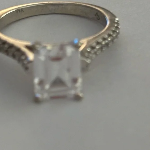 14kWG Agape Diamonds Cubic Engagement Ring Sz7.5 Sizable - Picture 5 of 7